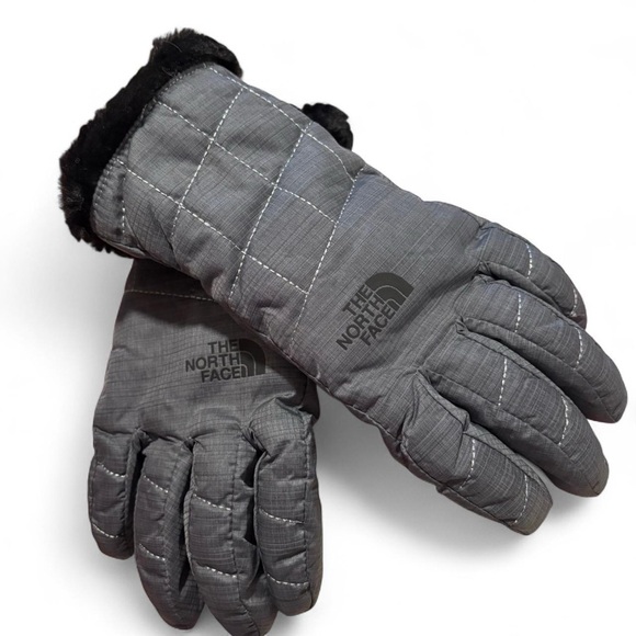The North Face Accessories - NWOT The North Face Charcoal Quilted Womens Gloves